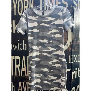 Divided dress size medium‎